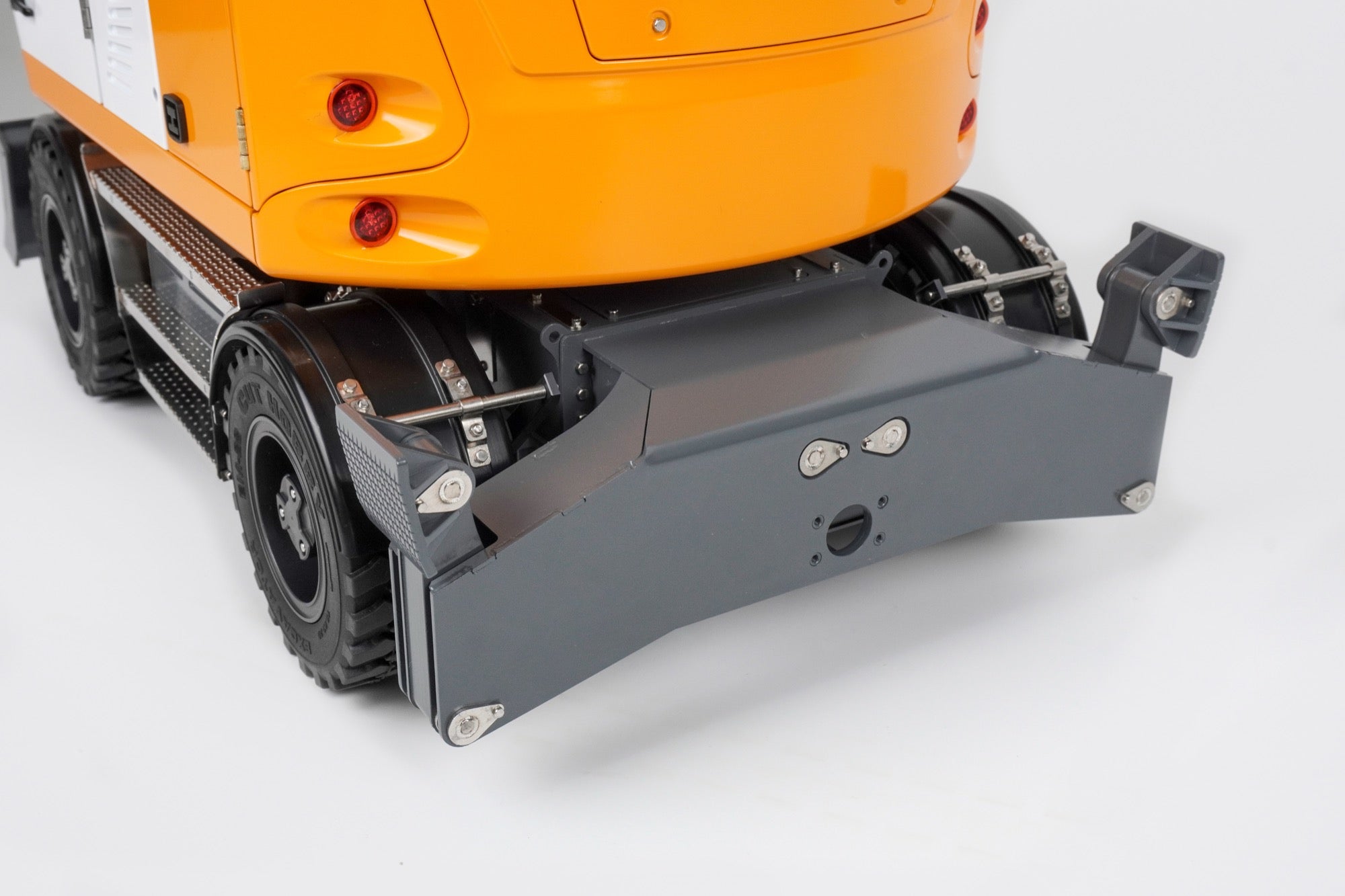 Kudon C914 blade and lower body detail