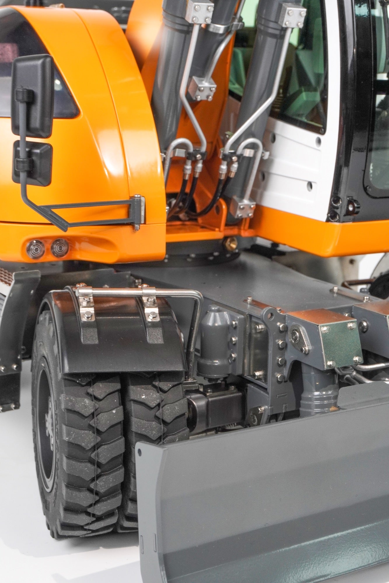C914 hydraulic RC construction model detail