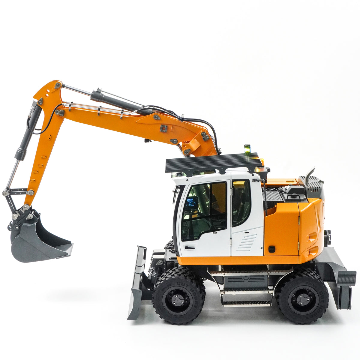Kudon CUT-914-LS Wheeled Three-Section Boom Hydraulic RC Excavator with Outriggers — Standard Version
