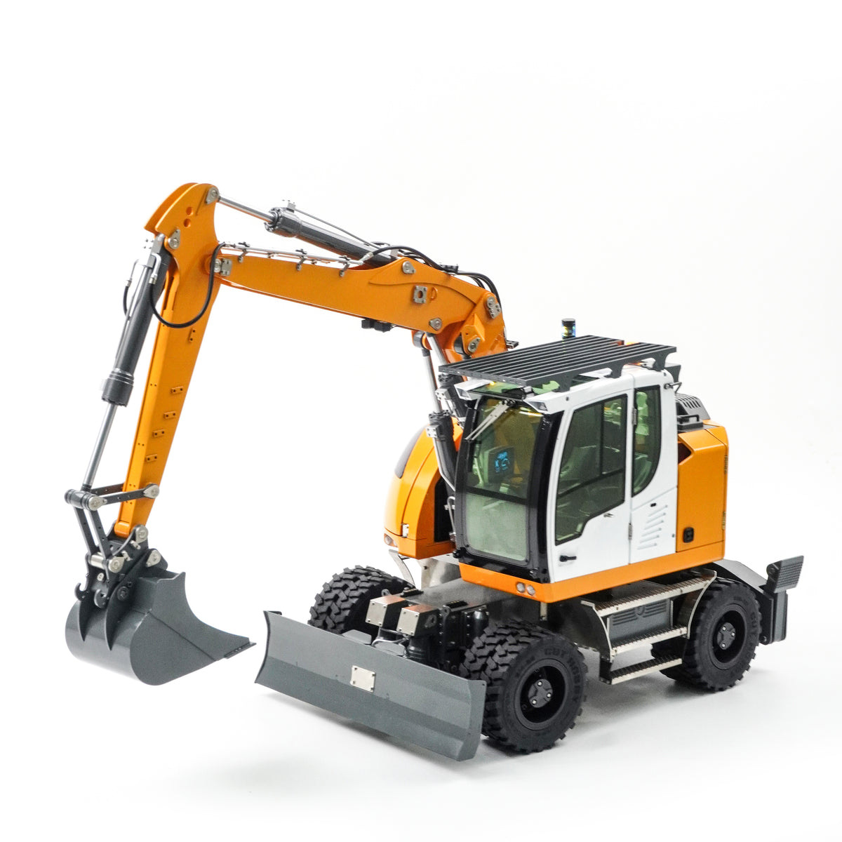 Kudon CUT-914-LS Wheeled Three-Section Boom Hydraulic RC Excavator with Outriggers — Standard Version